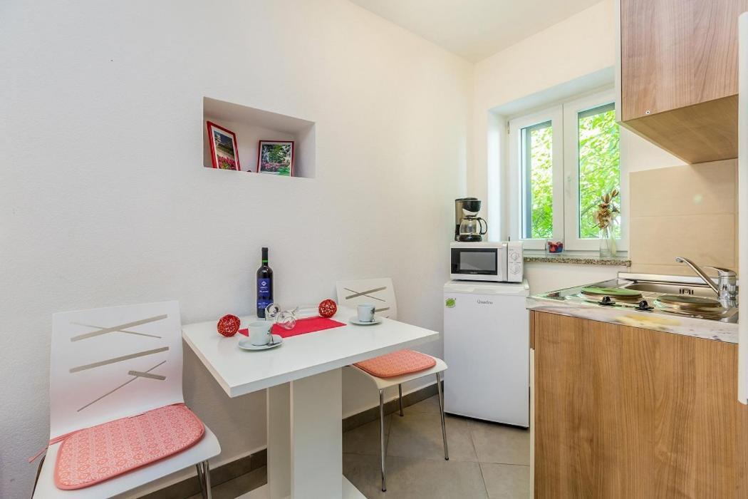 Studio Apartman U Kuci S Bazenom Baška Extérieur photo