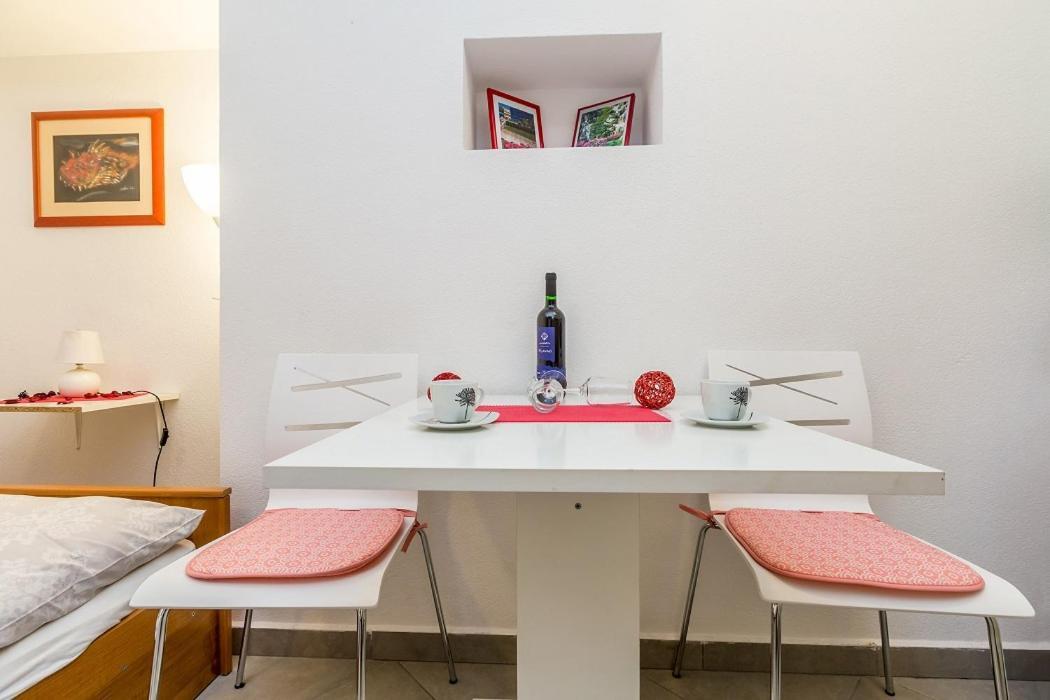 Studio Apartman U Kuci S Bazenom Baška Extérieur photo